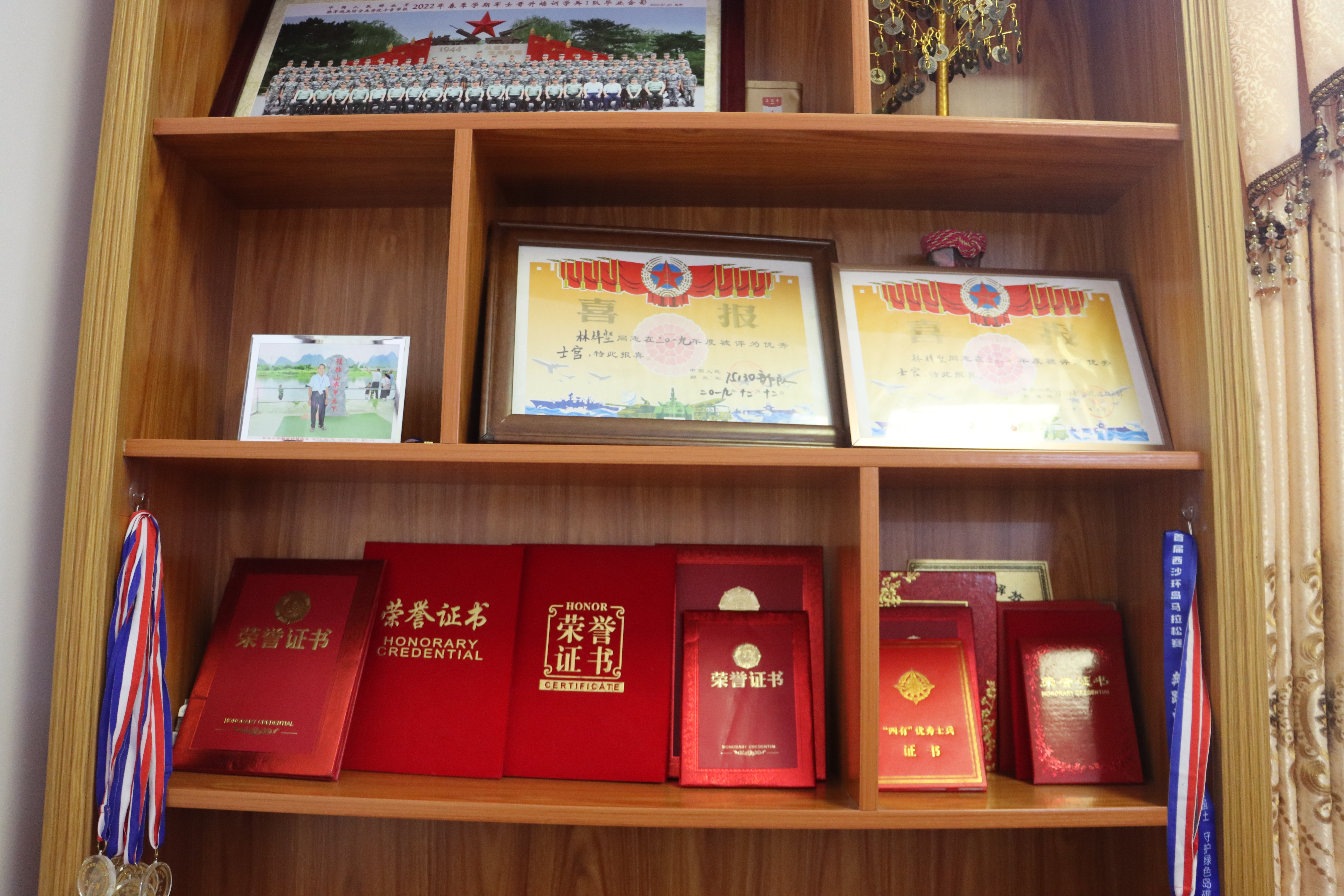 林梓坚多次参加比武、运动会并勇夺桂冠。 林梓坚多次参加比武、运动会并勇夺桂冠。