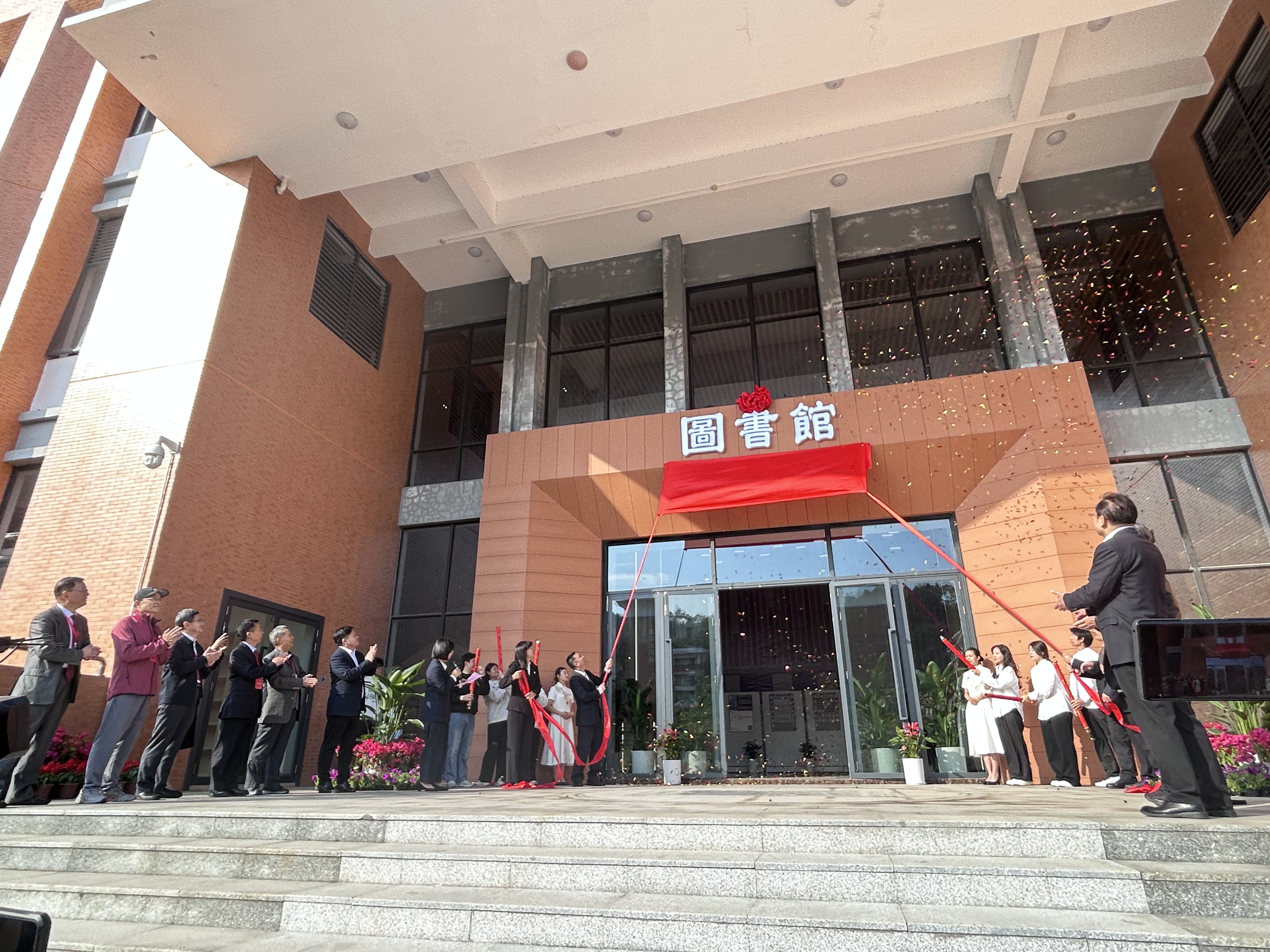 该校清远校区图书馆升级启用。清远日报记者 黄馨 摄 黄馨 摄 黄馨 摄 黄馨 摄 黄馨 摄 黄馨 摄 黄馨 摄