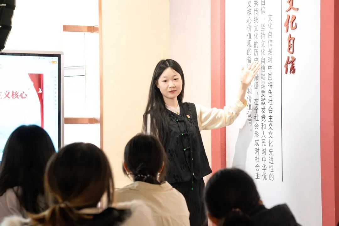 广东岭南职业技术学院马克思主义学院教师杨娟的微课《文化自信何以坚定》。通讯员供图