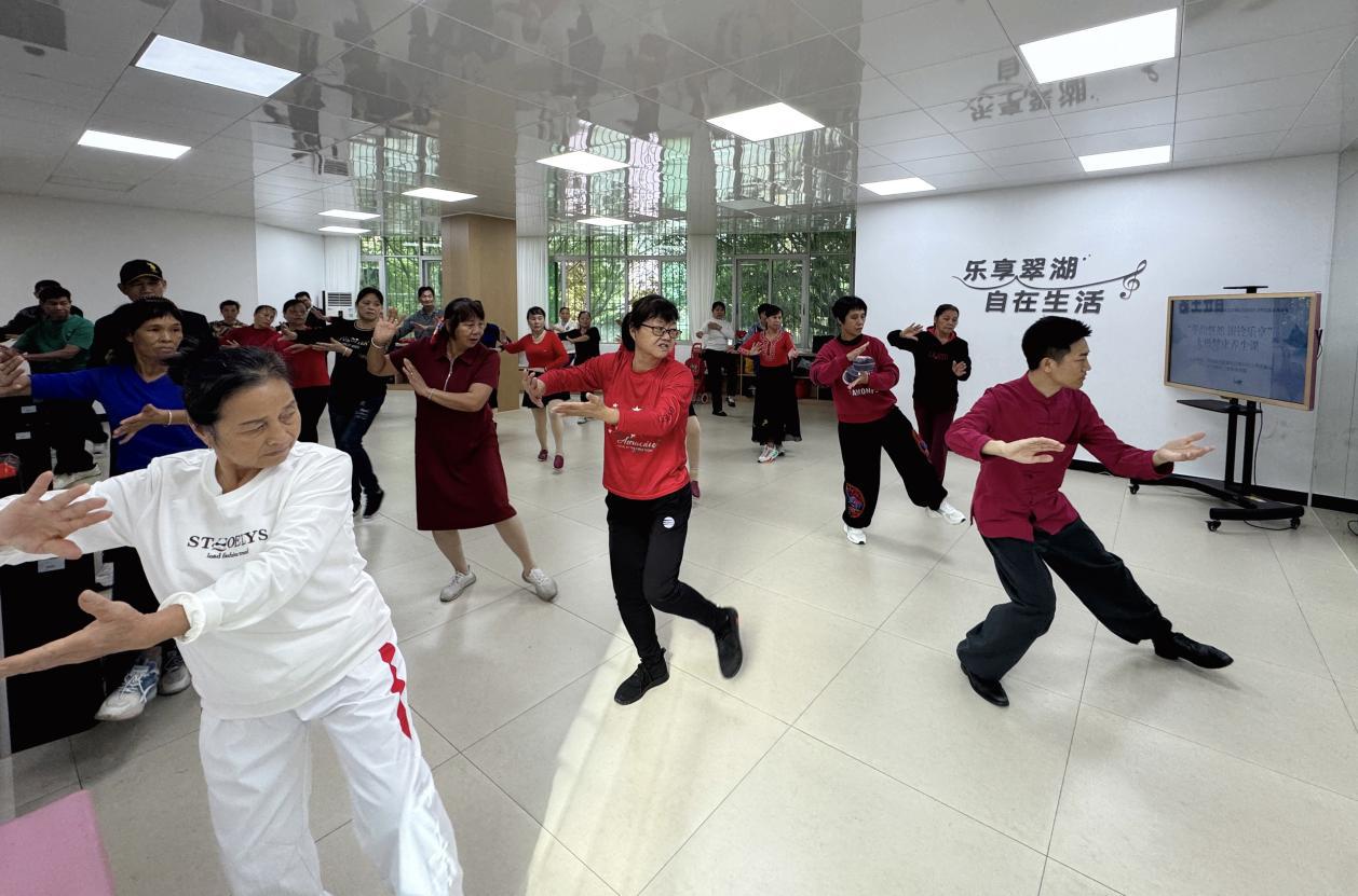 翠湖社区“拳韵悠然、银铃乐享”太极健康养生课程现场。通讯员供图