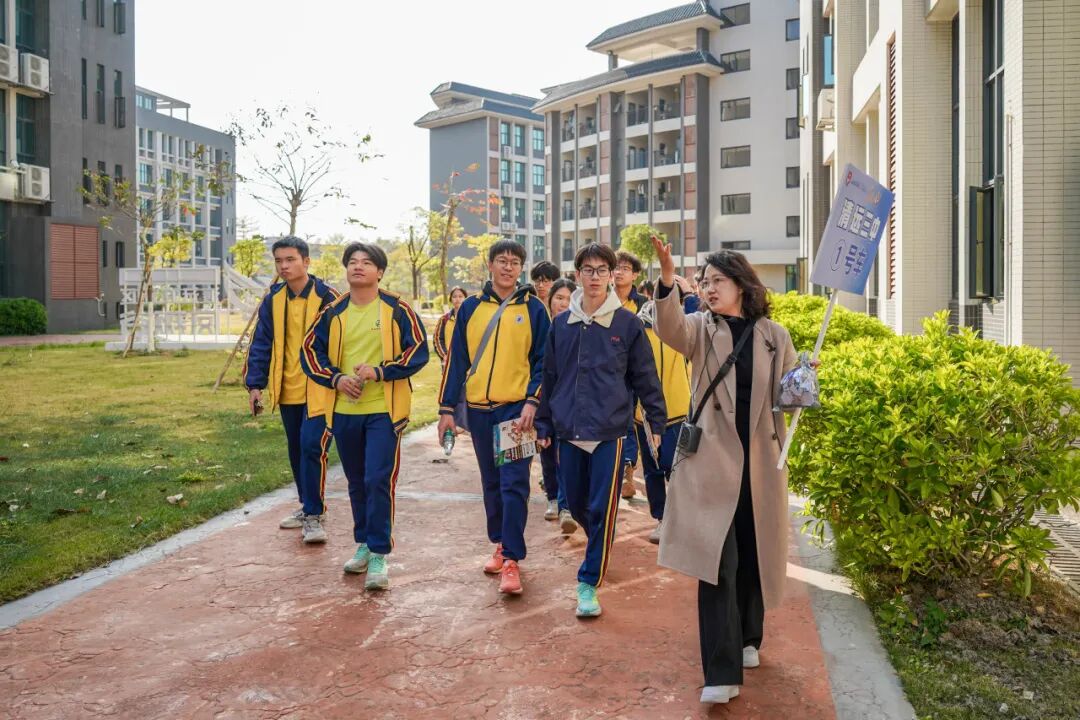 清远中学生参加广东岭南职业技术学院“高校开放日”活动。通讯员供图 清远中学生参加广东岭南职业技术学院“高校开放日”活动。通讯员供图