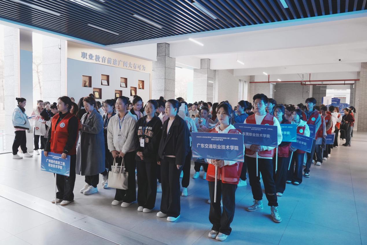 参赛选手进行检录。通讯员供图