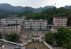 改造宿舍、免费住宿！阳山这所中学的暖心举措：孩子多睡1小时，不用为求学赶山路