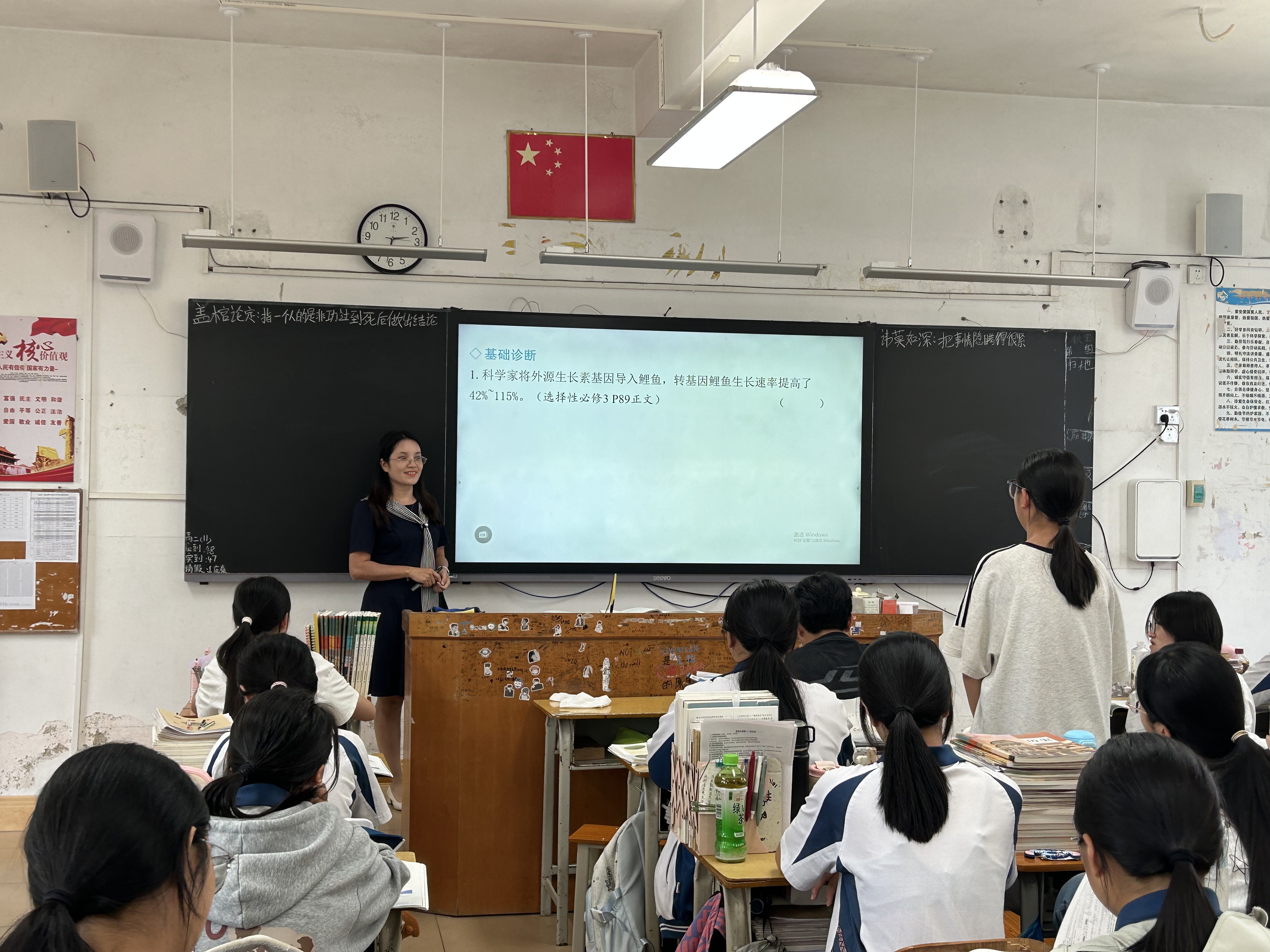 清远市第一中学各学科骨干教师为连山中学师生开设高三一轮复习示范课。通讯员供图 清远市第一中学各学科骨干教师为连山中学师生开设高三一轮复习示范课。通讯员供图