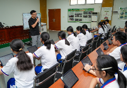 学生品菜、数智上课、宿舍升级!清远市华侨中学开放日全方位展示办学新貌