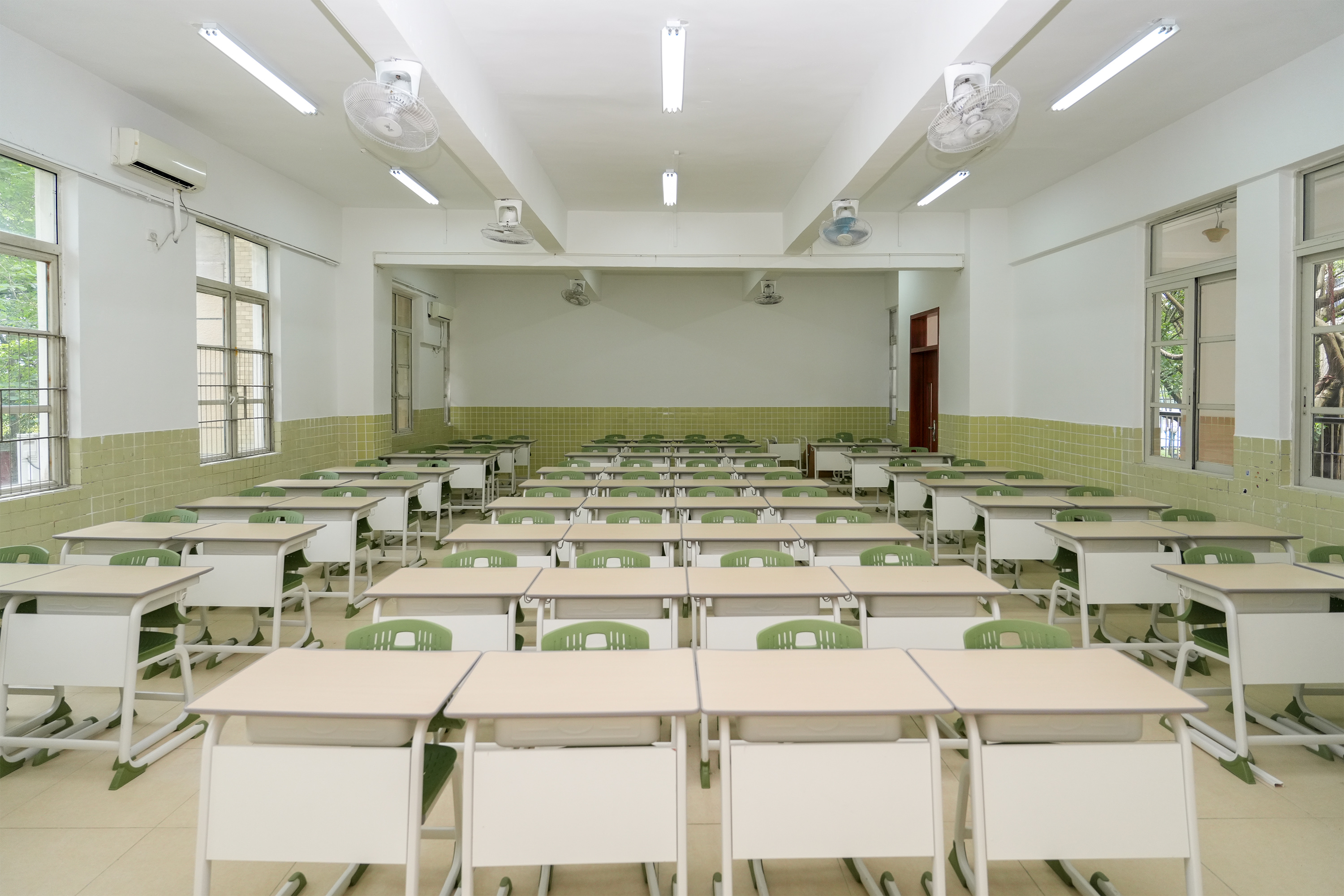 8月26日,广州体育学院(清远校区)教学楼教室。清远日报记者 江元威 摄 8月26日,广州体育学院(清远校区)教学楼教室。清远日报记者 江元威 摄