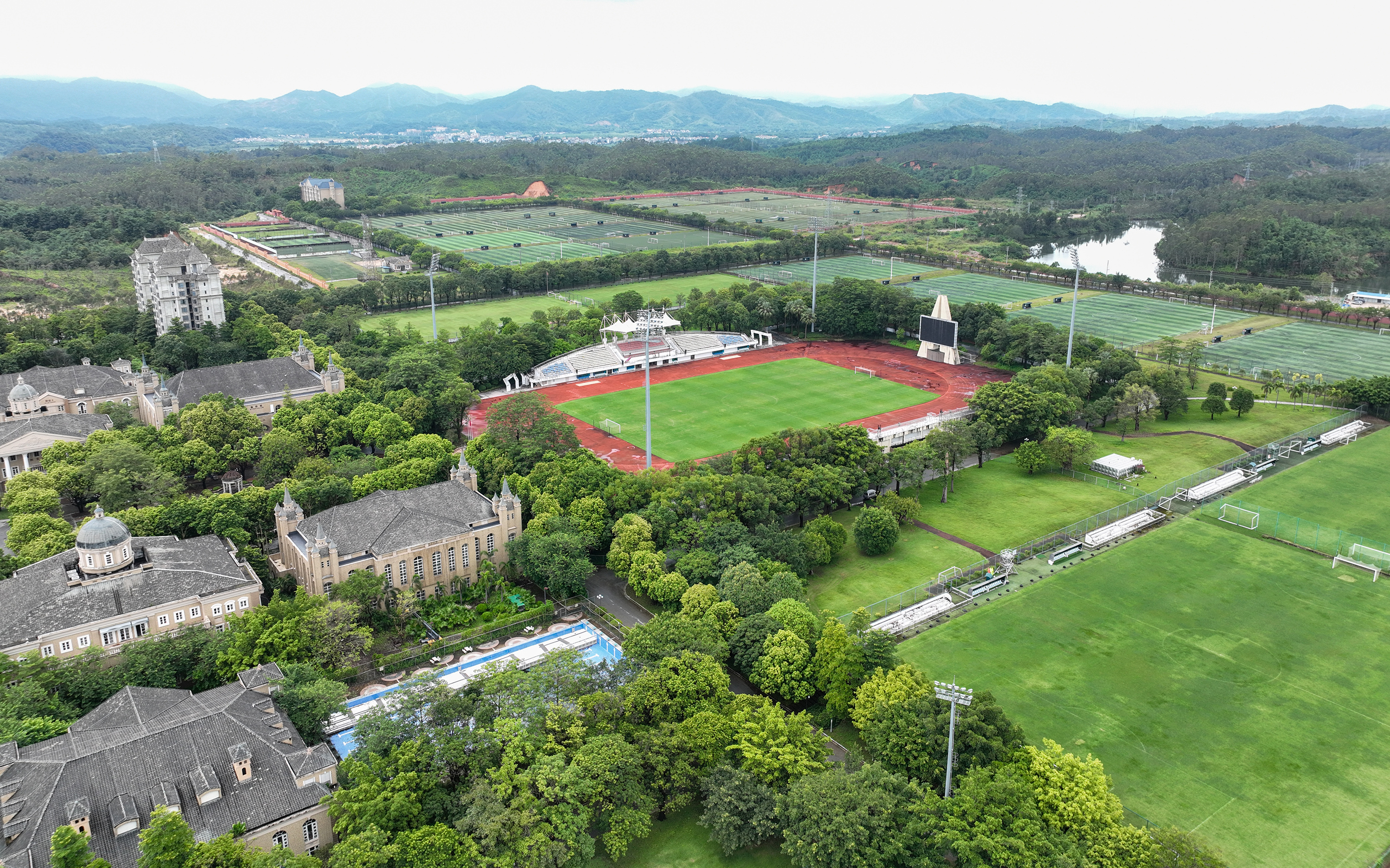 8月26日,广州体育学院清远校区。清远日报记者 江元威 摄 8月26日,广州体育学院清远校区。清远日报记者 江元威 摄