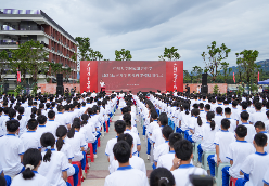 广州大学附属清远中学正式启用 首批迎来781名学子