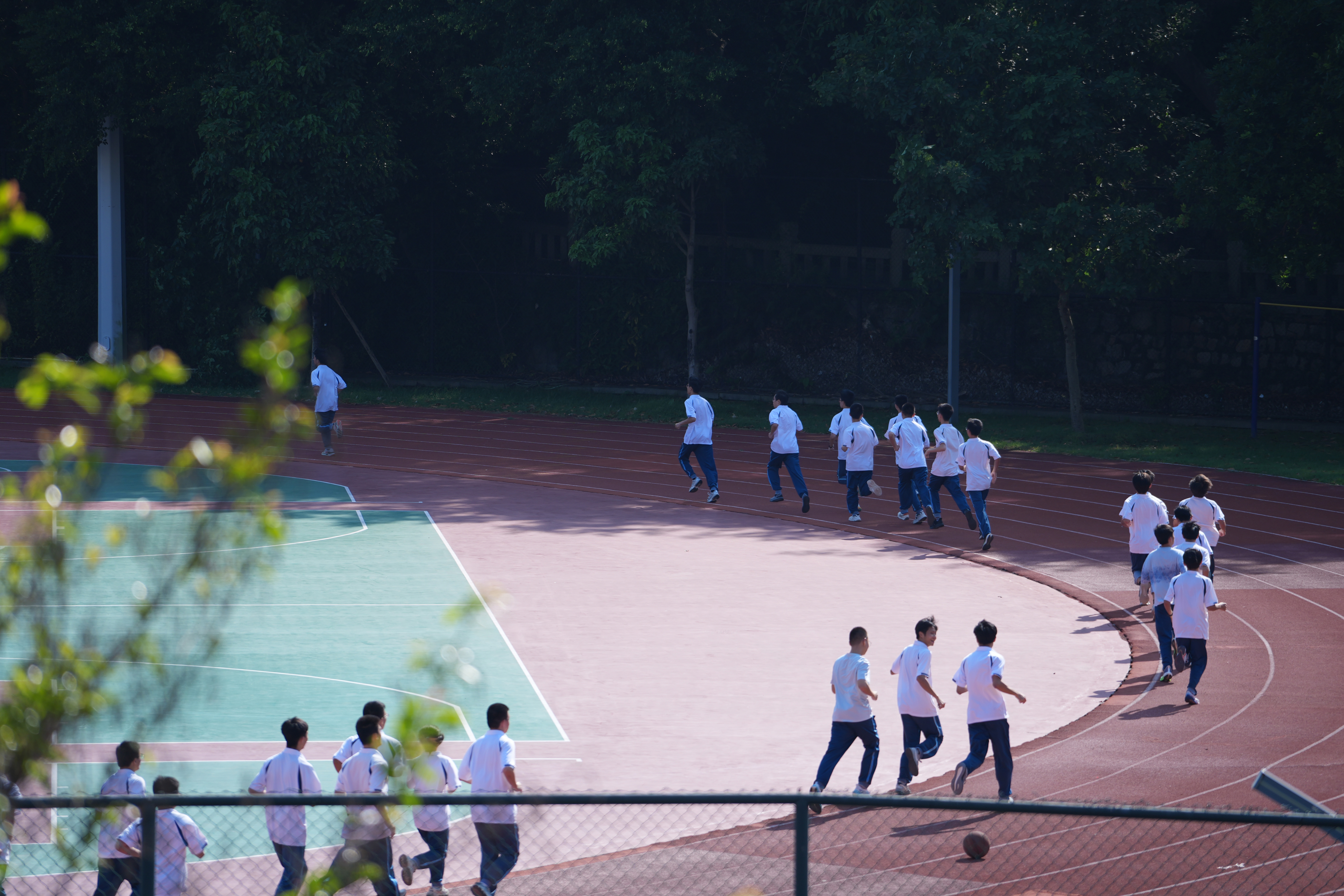2026年9月17日,汕头市金山中学,学生在操场跑步。清远日报记者 刘淑芳 摄 2026年9月17日,汕头市金山中学,学生在操场跑步。清远日报记者 刘淑芳 摄